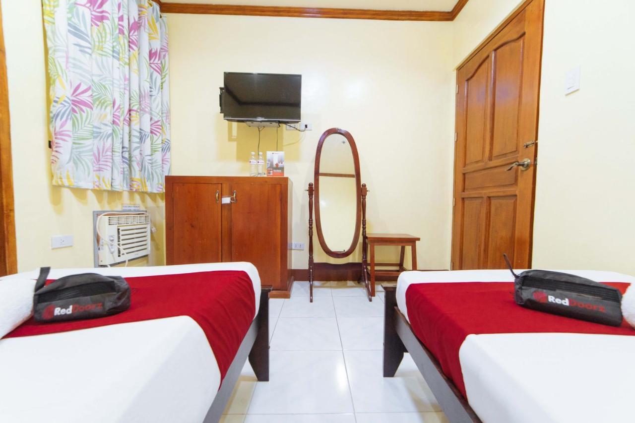 Reddoorz Near Golden Sarok Shrine Hotel Kalibo Exterior photo